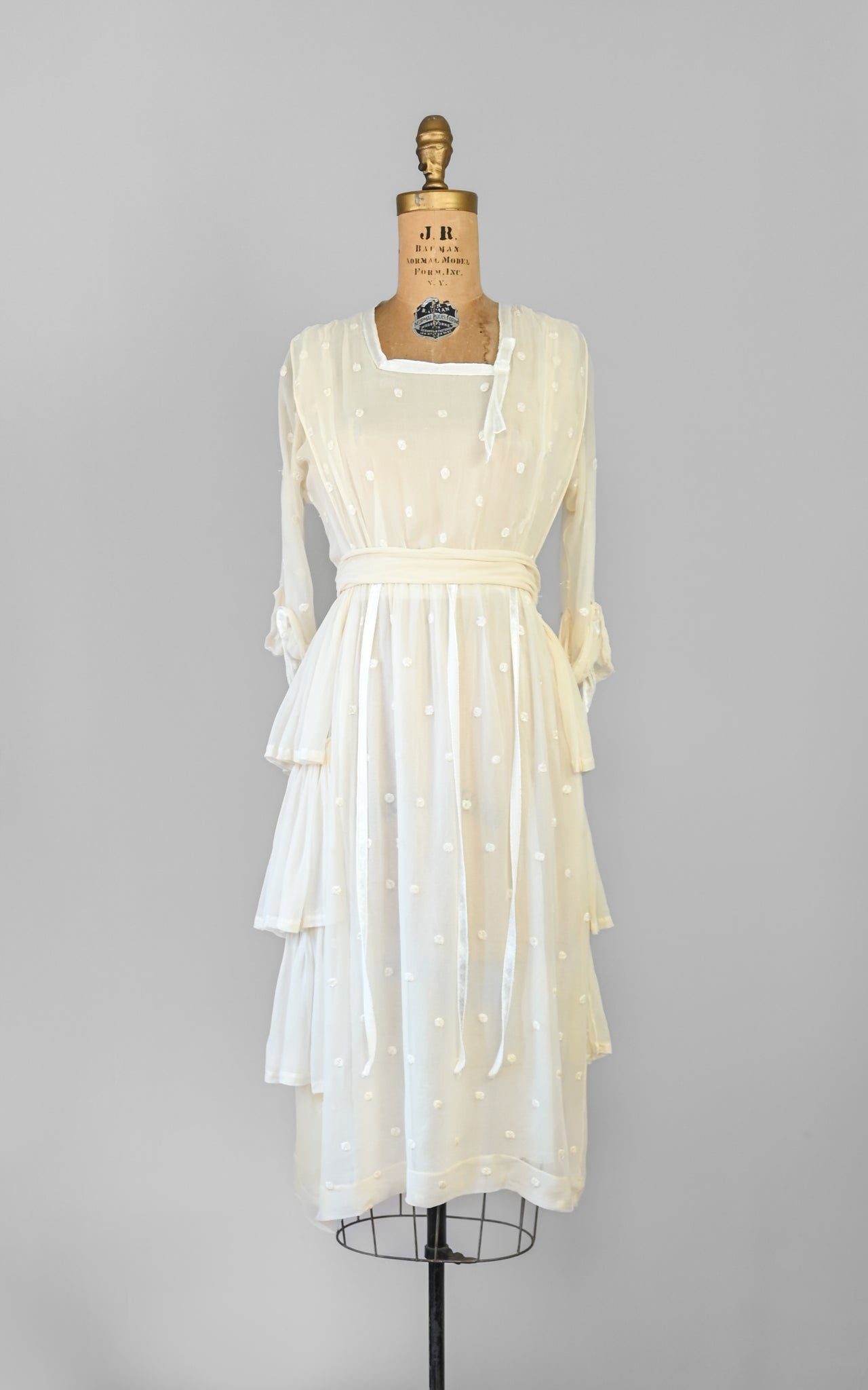 1910s Perlemoen Dress